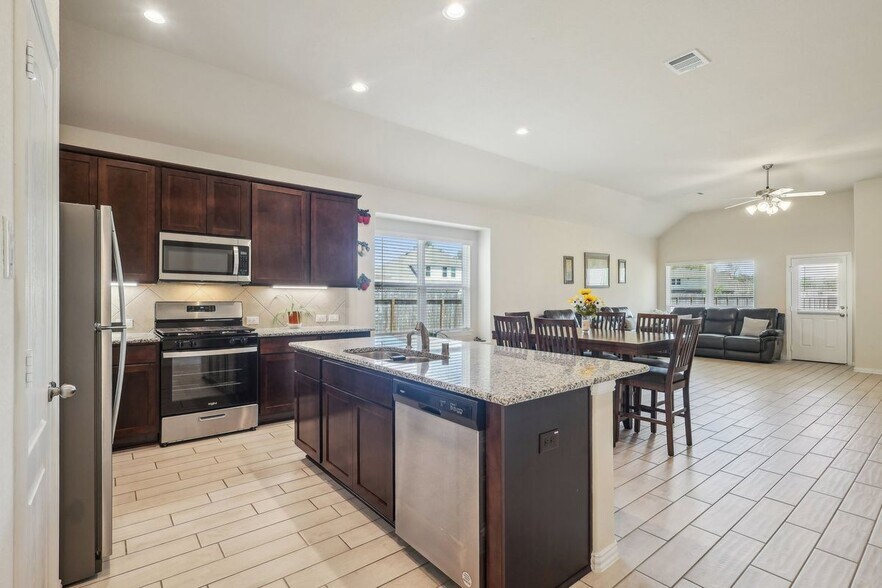 Building Photo - 18473 Railroad Ave