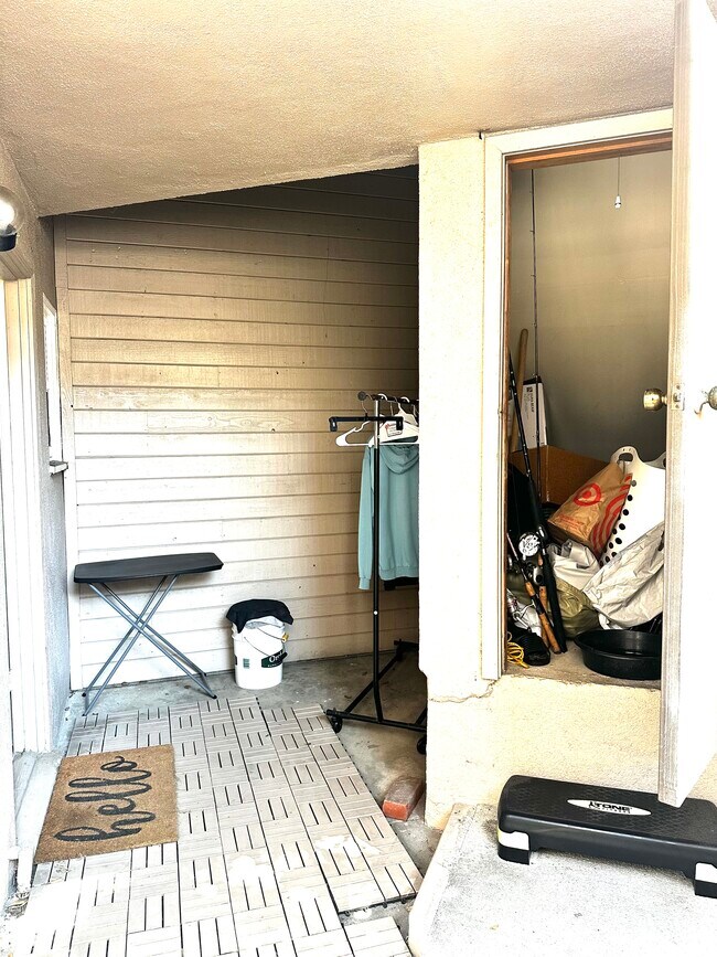 Building Photo - 2504 Alma Ave