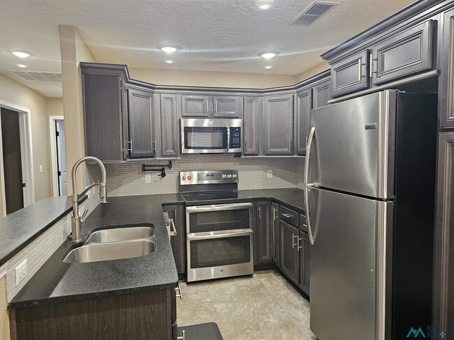 Building Photo - 2107 Mockingbird Ln