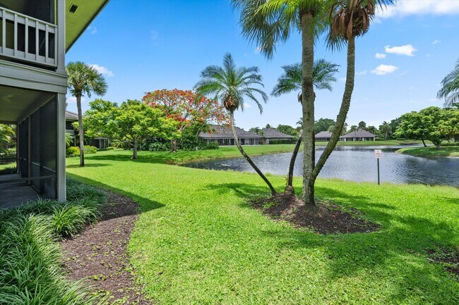 Building Photo - 11842 Pebblewood Dr