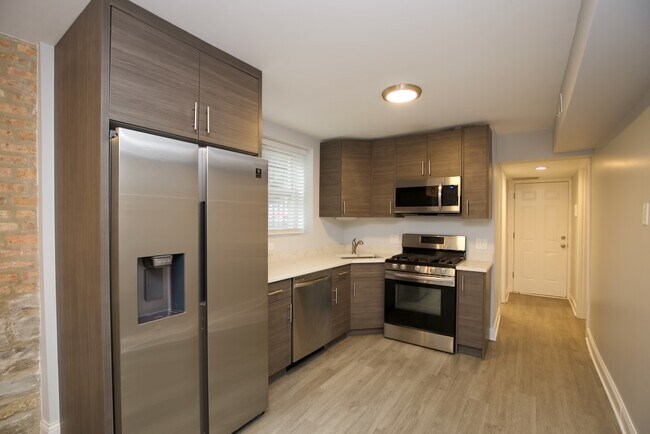 Building Photo - 2647 N Sacramento Ave