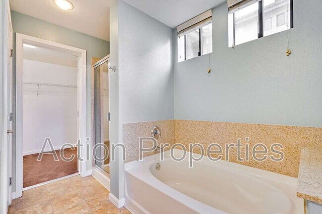 Building Photo - 800 N 8th St