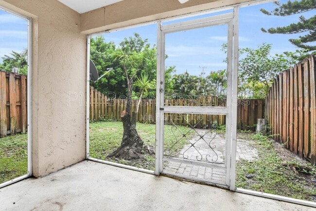 Building Photo - 700 Nottingham Cir