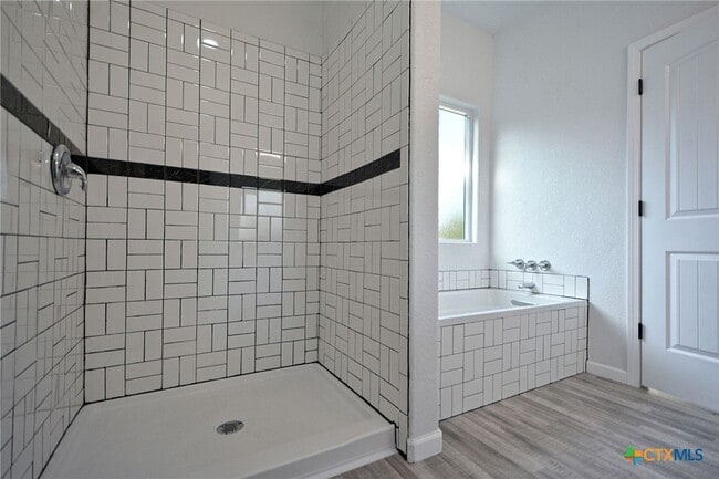 Building Photo - 1234 Clearcreek Dr