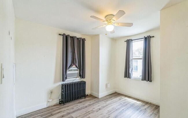 Building Photo - 1124 W Nevada St