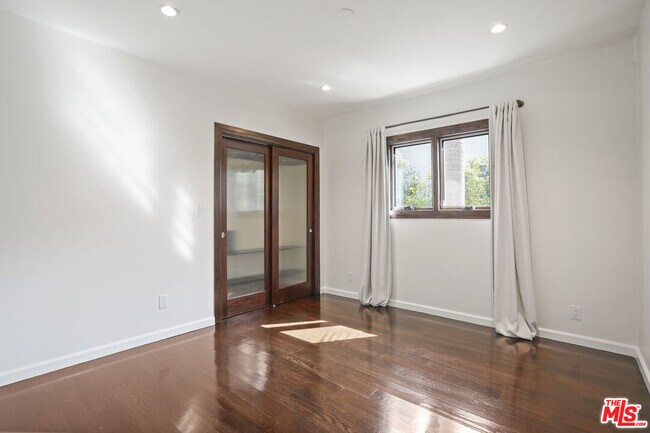 Building Photo - 458 N La Jolla Ave