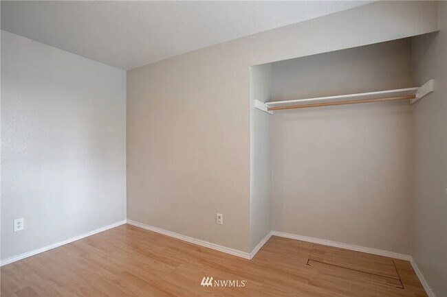 Building Photo - 3 Bed 2 Bath Graham Home w/ Beautiful Kitc...