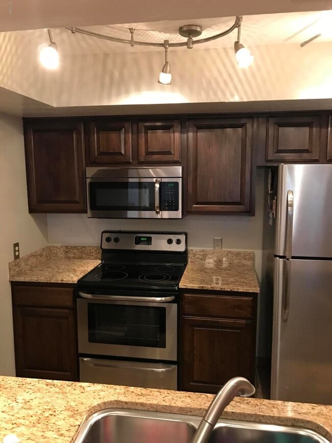 Building Photo - 4020 N Weimer Pl