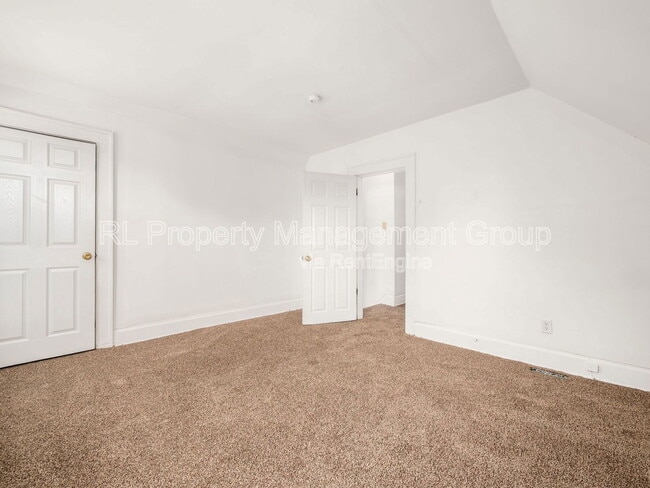 Building Photo - 2278 Indianola Ave