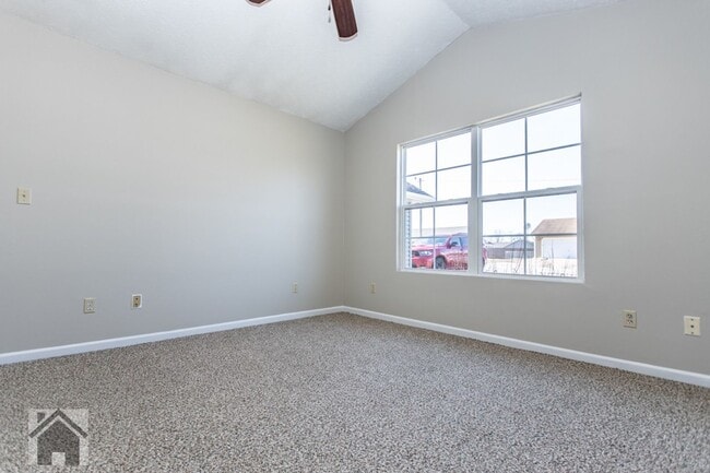 Building Photo - 105 Shara Dr