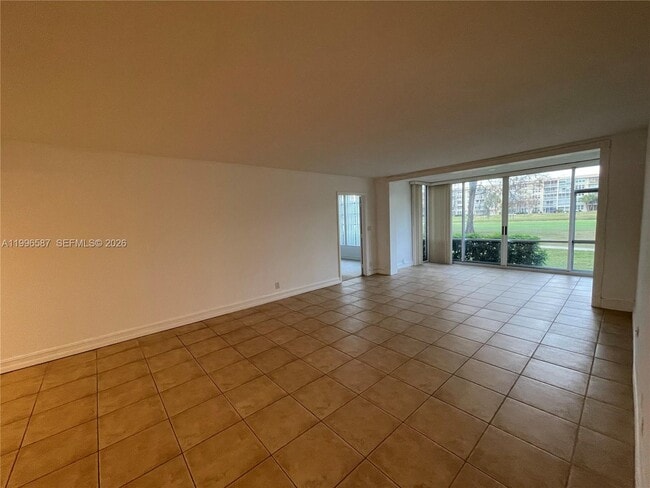 Building Photo - 4009 N Cypress Dr