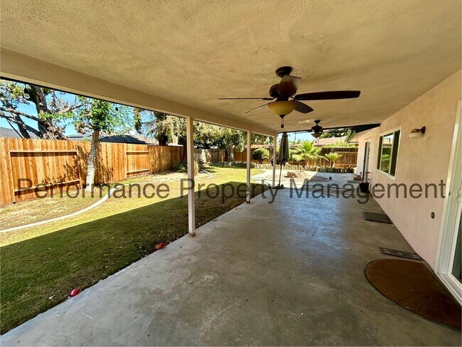 Building Photo - Cozy 3 Bed/2 Bath Home in SW Bakersfield w...