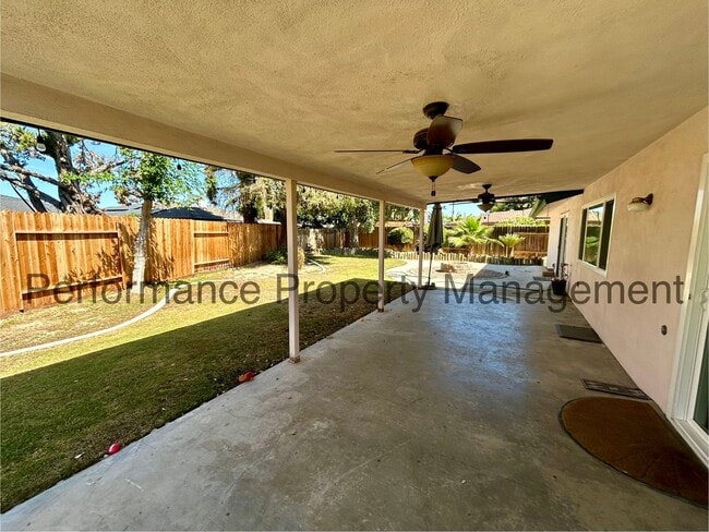 Building Photo - Cozy 3 Bed/2 Bath Home in SW Bakersfield w/ RBP & Security Deposit Alternative Option