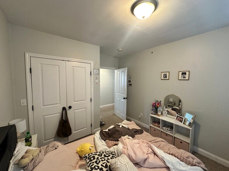 Building Photo - 99 Hillside St