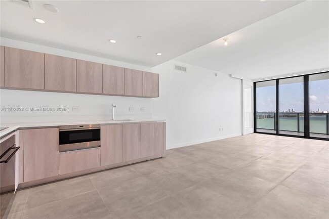 Building Photo - 3131 NE 7th Ave