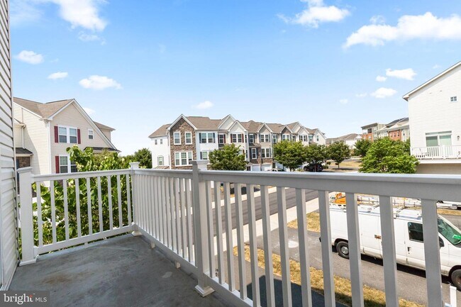 Building Photo - 42394 Pale Iris Terrace