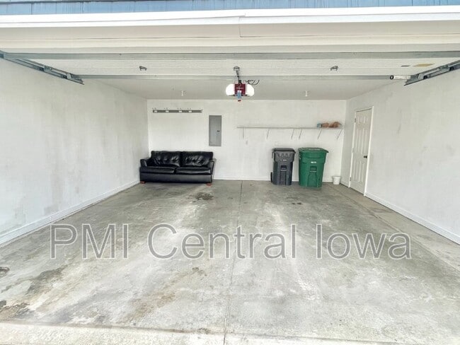 Building Photo - 1262 SE Village View Ln