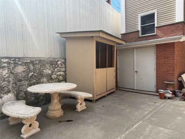 Building Photo - 5 Brandreth St