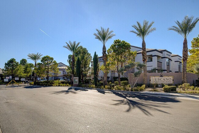 Building Photo - Charming 1 bedroom Condo with full size Ga...