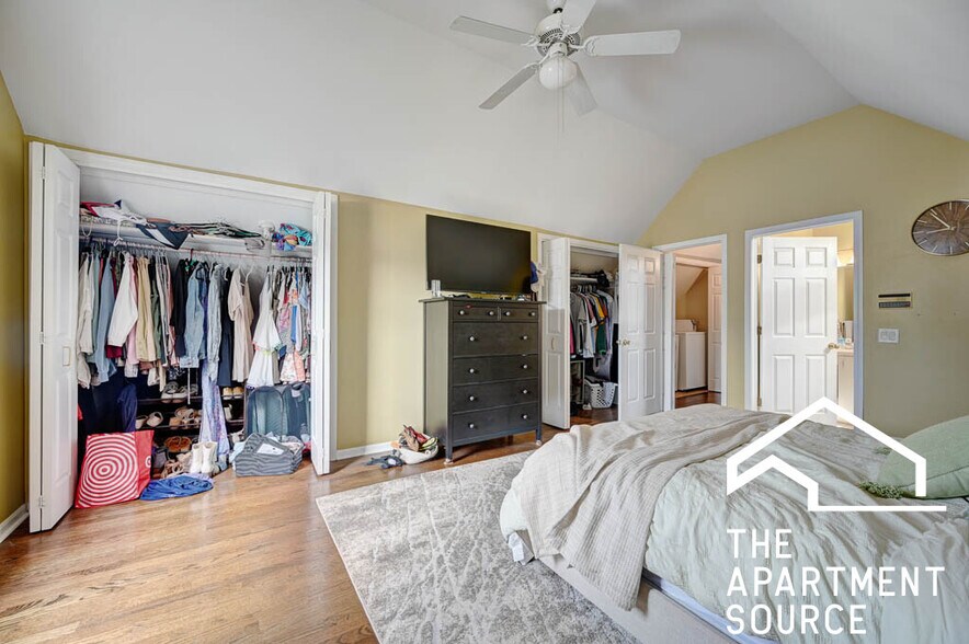 Building Photo - 1341 W Fletcher St