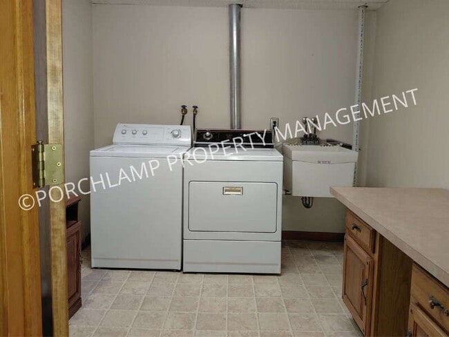 Building Photo - 587 Maryland Ave NE