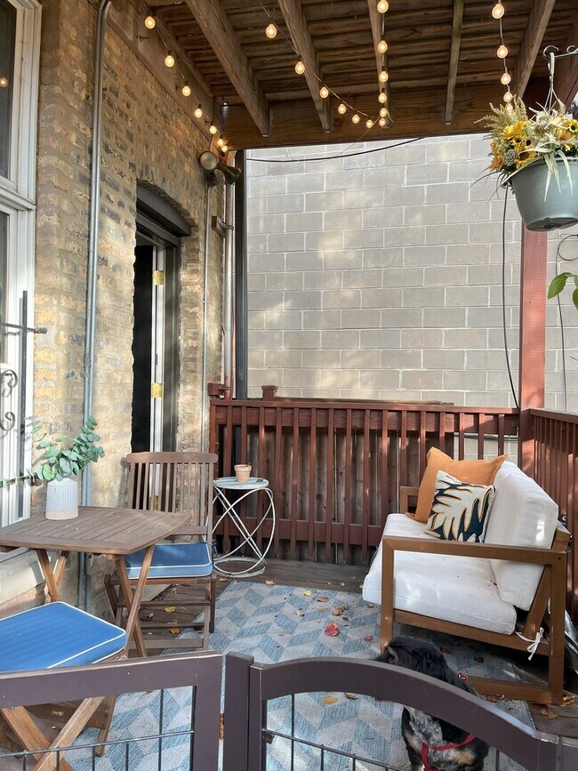 Building Photo - 2035 W Evergreen Ave