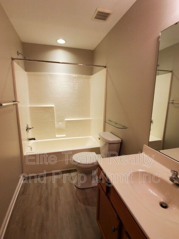 Building Photo - 12676 Persimmon Tree Dr