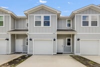 Building Photo - 1004 McLaren Cir