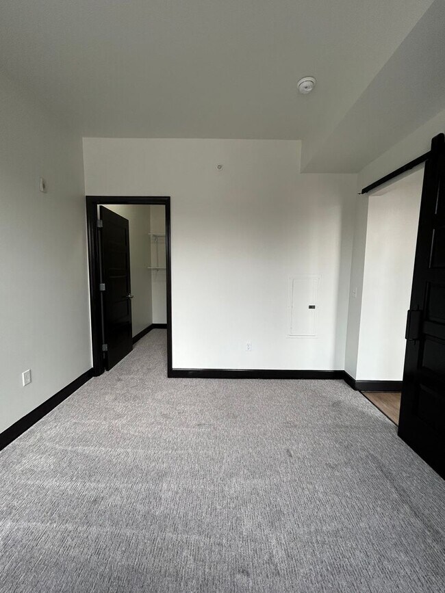 Building Photo - Sleek Downtown Living with a Modern Edge