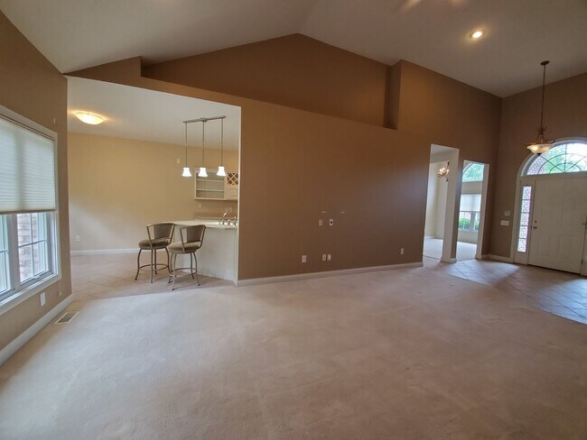 Building Photo - Beautiful Home in Saint James Woods