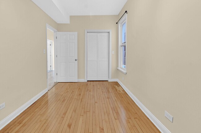 Building Photo - 3056 N Drake Ave