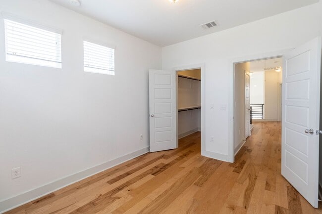 Building Photo - Amazing and peaceful 3/2.5 home in Austin!