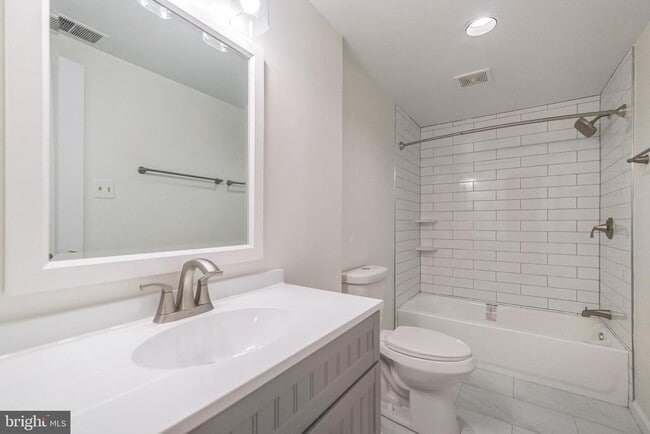 Building Photo - 3883 Zelkova Ct