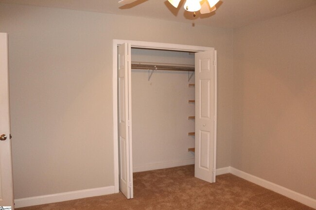 Building Photo - 114 Silver Brook Dr
