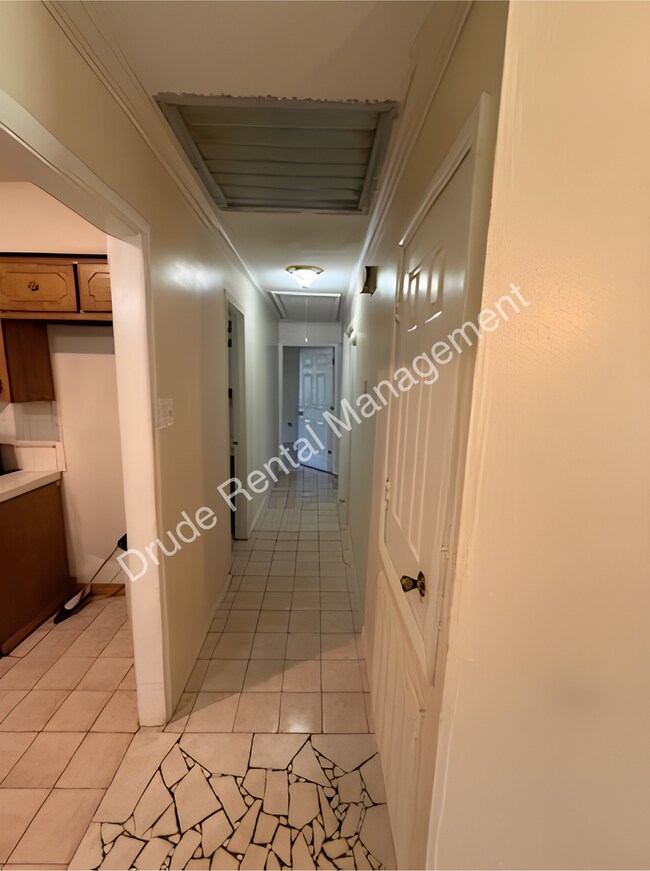 Building Photo - 335 N Baronne St