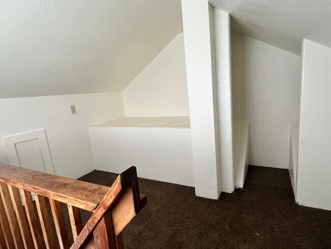 Building Photo - 1321 Tamarack St