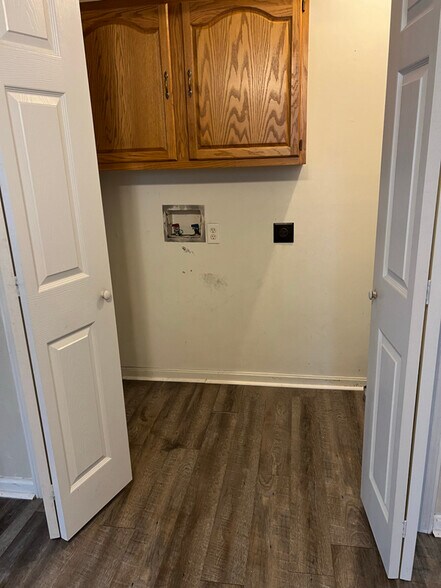 Building Photo - 107 S 6th St