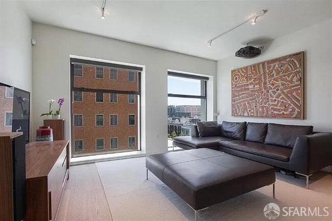 Building Photo - 1080 Sutter St