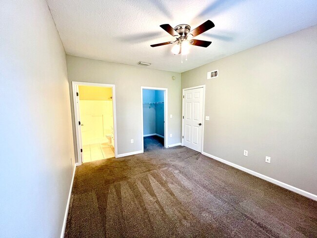 Building Photo - Charming 3-Bed, 2-Bath Condo in Key West-S...