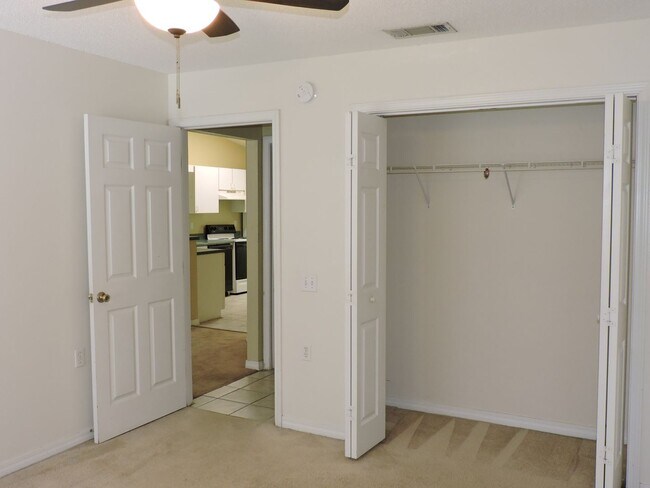Building Photo - Great townhome in Northeast Pensacola!