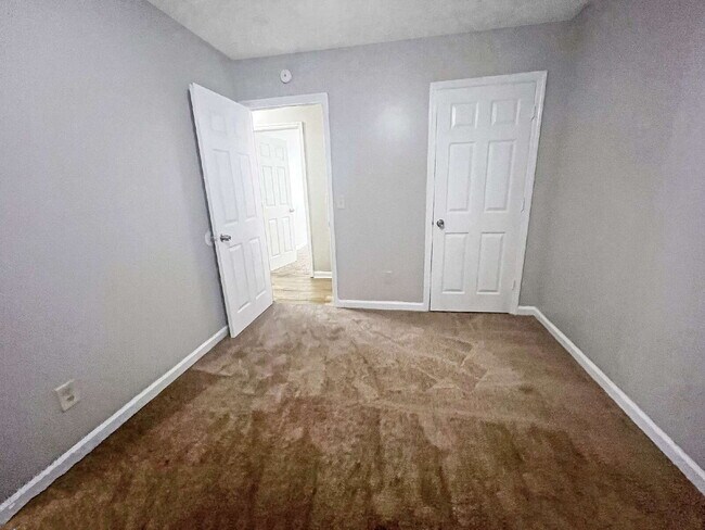 Building Photo - 3450 Kingswood Run