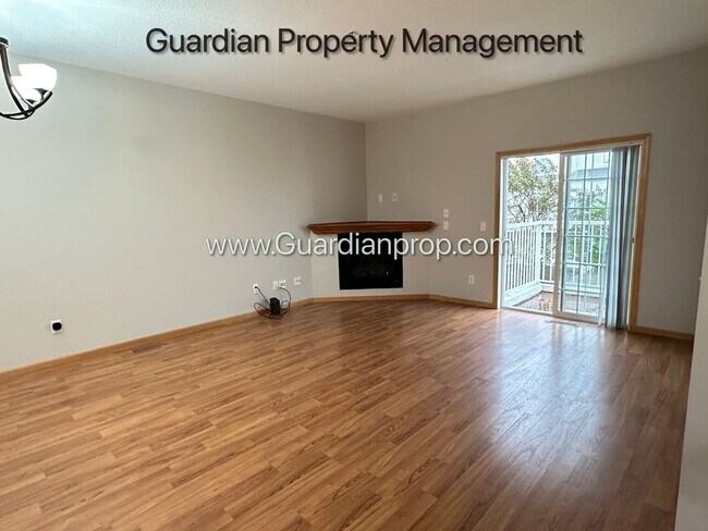 Building Photo - Maple Grove Town Home, 2 Car Garage, W/D, Balcony, Dishwasher, Avail June/July