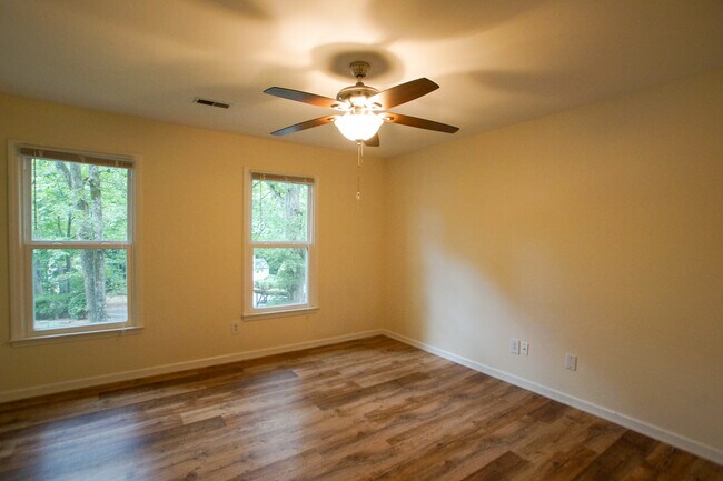Building Photo - 102 Weatherstone Dr