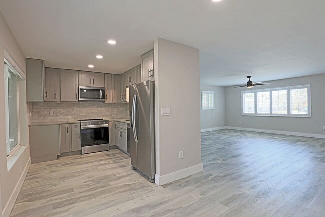 Building Photo - AVAILABLE NOW