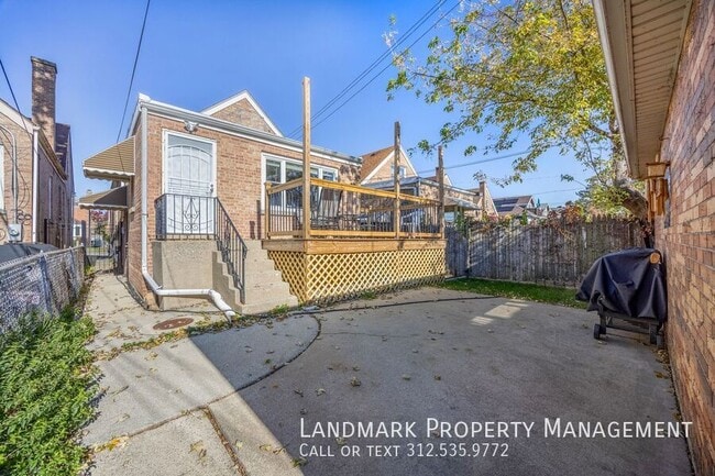 Building Photo - 6155 W School St