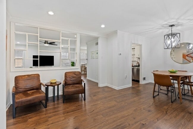 Building Photo - 6864 Aspenhill Dr