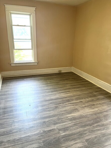 Building Photo - 1158 Brown Ave