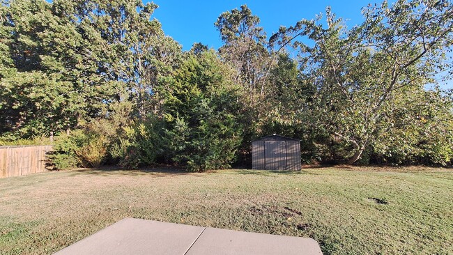 Building Photo - Make this Lovely 3 Bedroom your home for the New Year