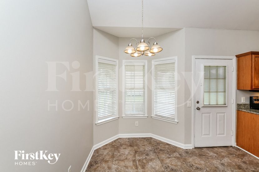 Building Photo - 8595 Shady Elm Dr