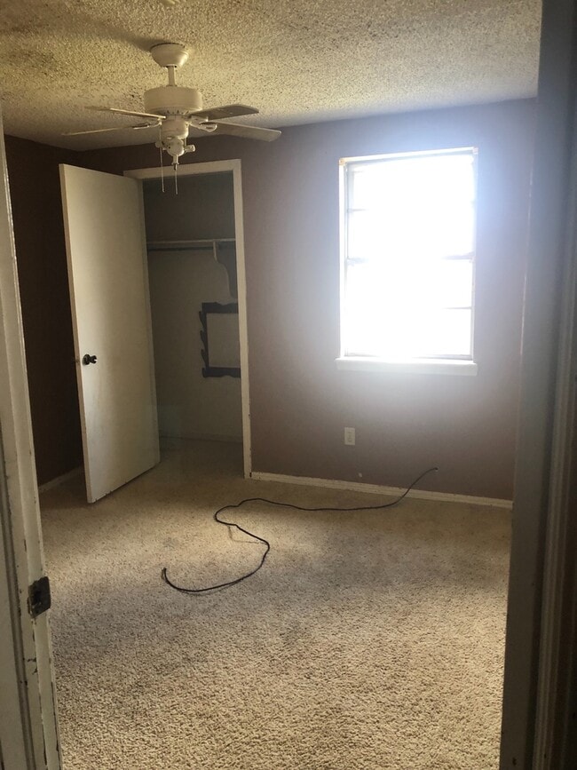 Building Photo - 3 BED 2 BATH NEXT TO OCCC!!